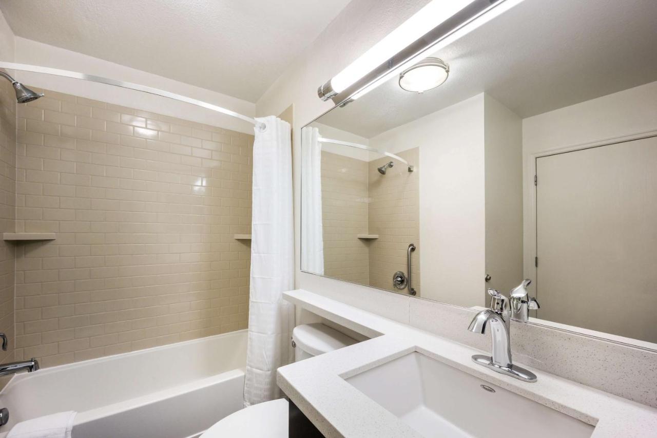 Sonesta Simply Suites Boston Braintree Bagian luar foto